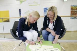 Claudia Terstiege, Schulleitung im Emsland, und Judith Hilmes, Studienleitung am LWH in Lingen