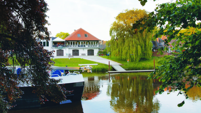 Essen idyllisch am Wasser im Bootshaus Meppen